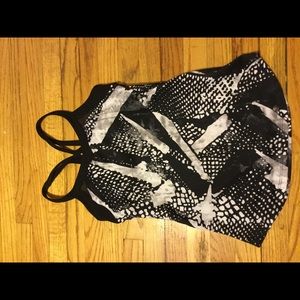 Lululemon size 4